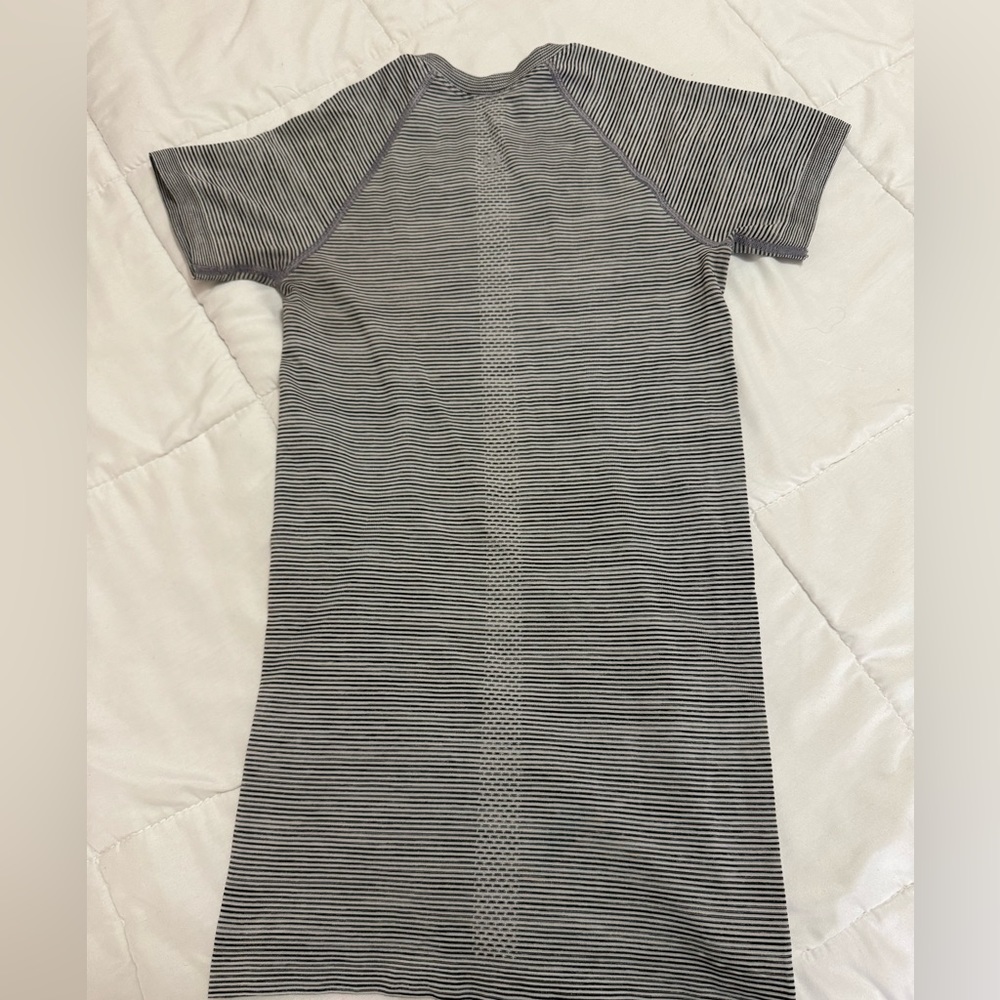 Black and White striped lululemon swiftly 2.0 - Picture 2 of 4